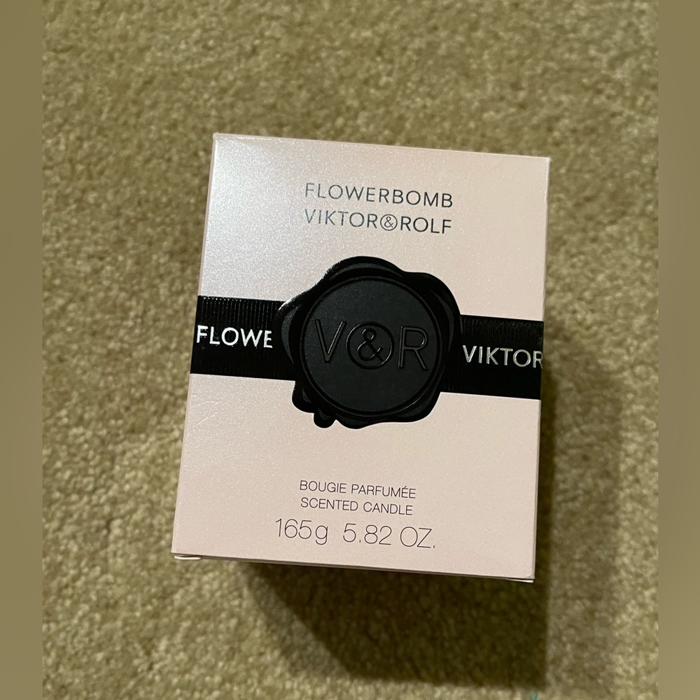 Viktor & Rolf Flowerbomb Candle with Black Seal